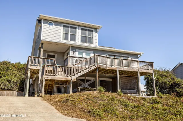 $1,590,000 | 7122 Ocean Drive, Emerald Isle, NC 28594