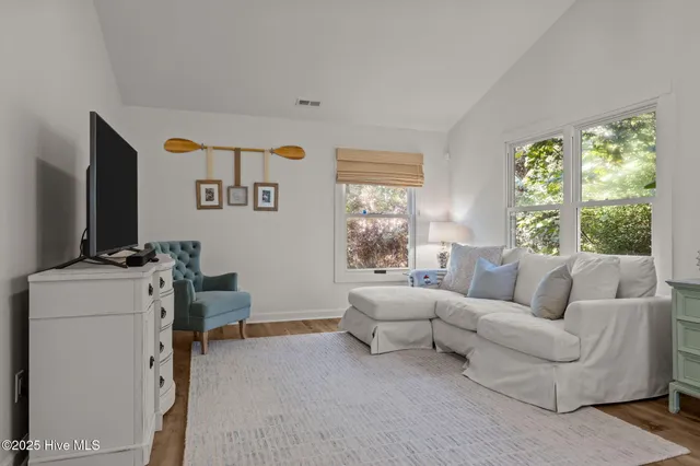 $1,590,000 | 7122 Ocean Drive, Emerald Isle, NC 28594