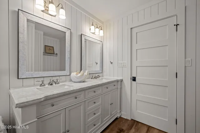 $1,590,000 | 7122 Ocean Drive, Emerald Isle, NC 28594