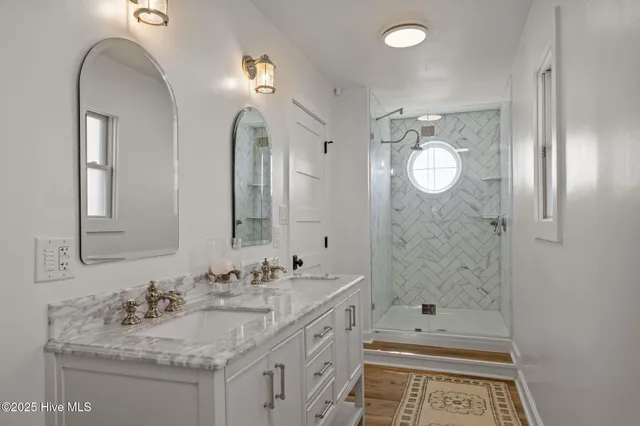 $1,590,000 | 7122 Ocean Drive, Emerald Isle, NC 28594