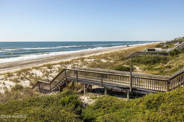 $1,590,000 | 7122 Ocean Drive, Emerald Isle, NC 28594