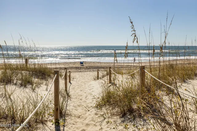 $1,590,000 | 7122 Ocean Drive, Emerald Isle, NC 28594