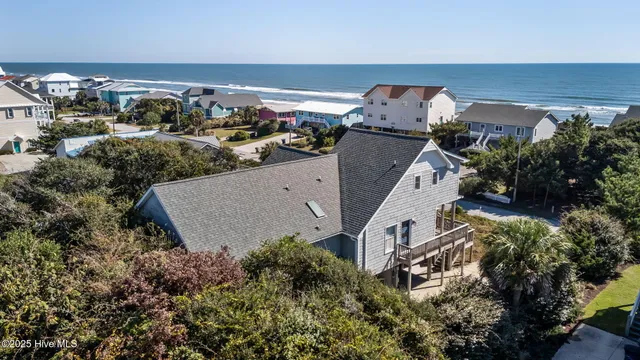 $1,590,000 | 7122 Ocean Drive, Emerald Isle, NC 28594