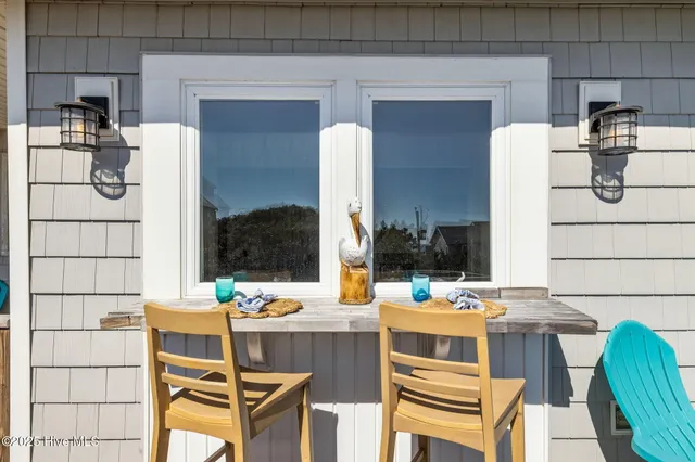 $1,590,000 | 7122 Ocean Drive, Emerald Isle, NC 28594