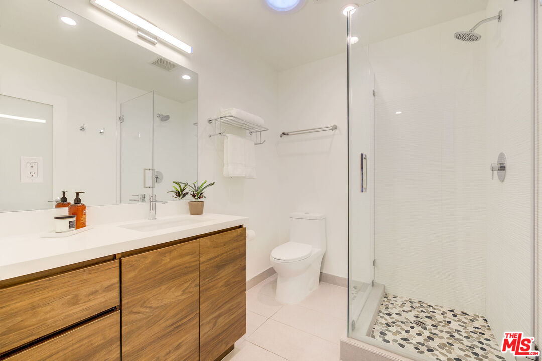 2902 Hemingway Drive Los Angeles, CA 90039 - Photo 11 of 25 a bathroom with a sink a toilet and shower