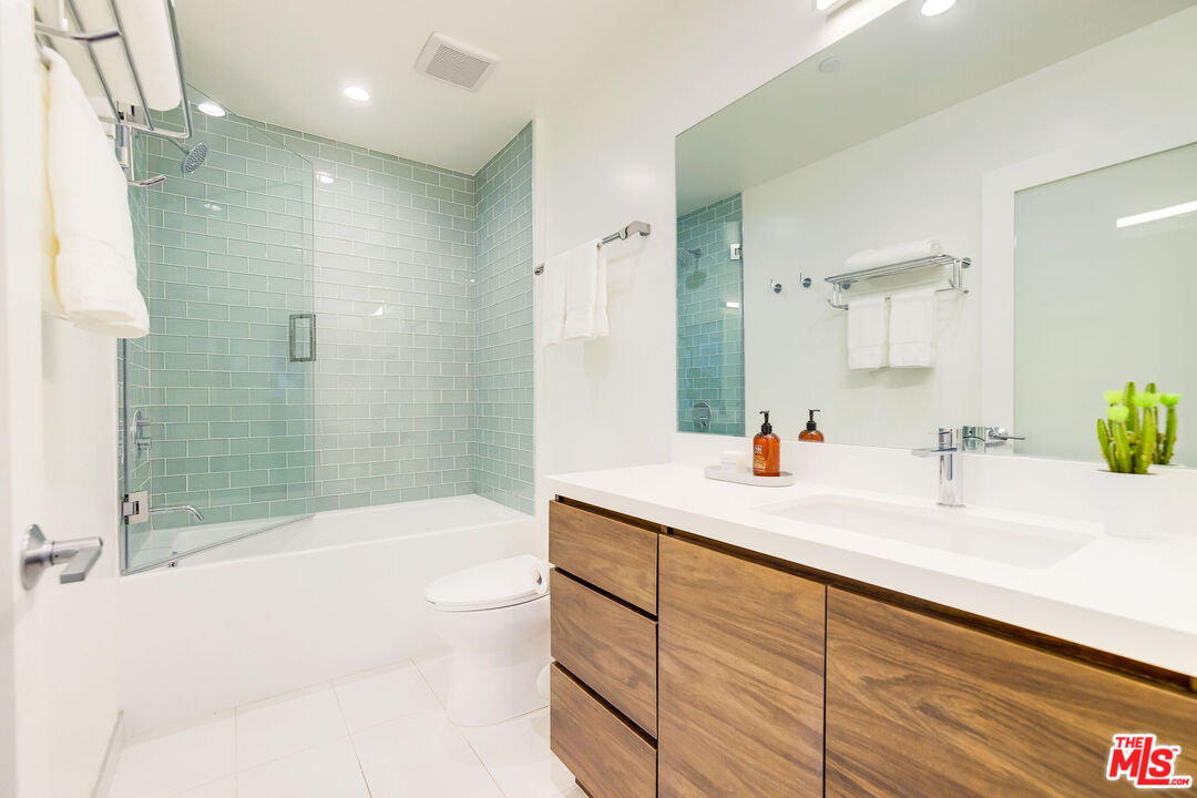 2902 Hemingway Drive Los Angeles, CA 90039 - Photo 19 of 25 a bathroom with a sink a toilet and shower