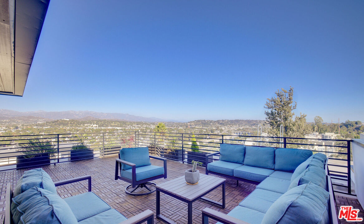 2902 Hemingway Drive Los Angeles, CA 90039 - Photo 22 of 25 a view of a patio with couches and city view