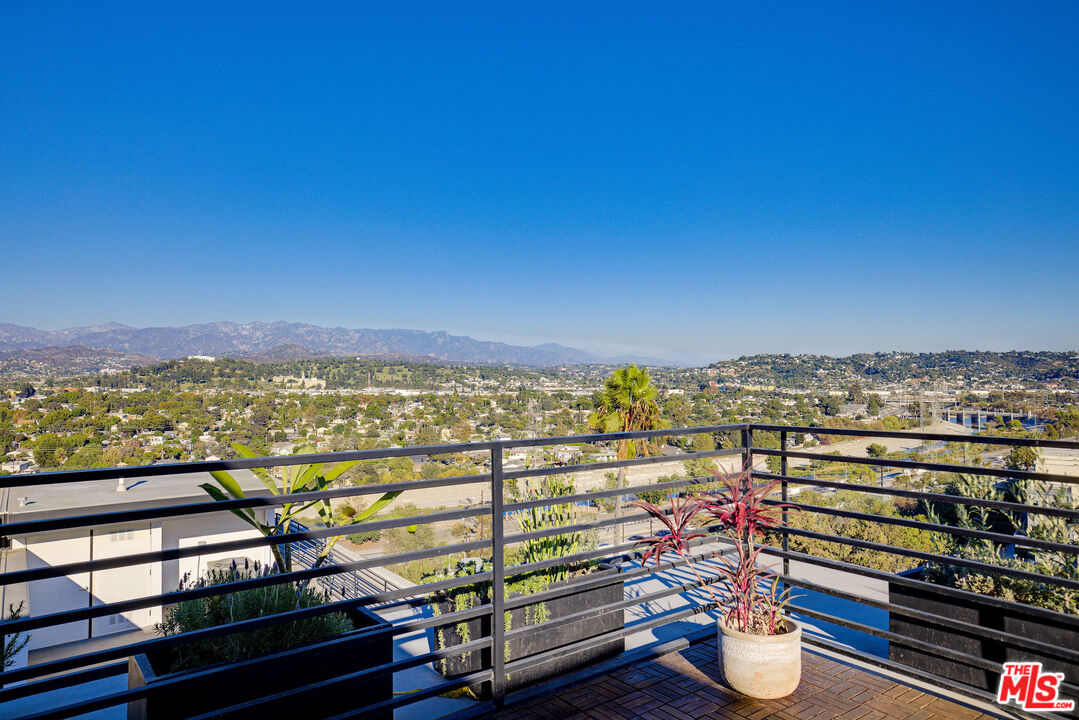 2902 Hemingway Drive Los Angeles, CA 90039 - Photo 23 of 25 a view of a city