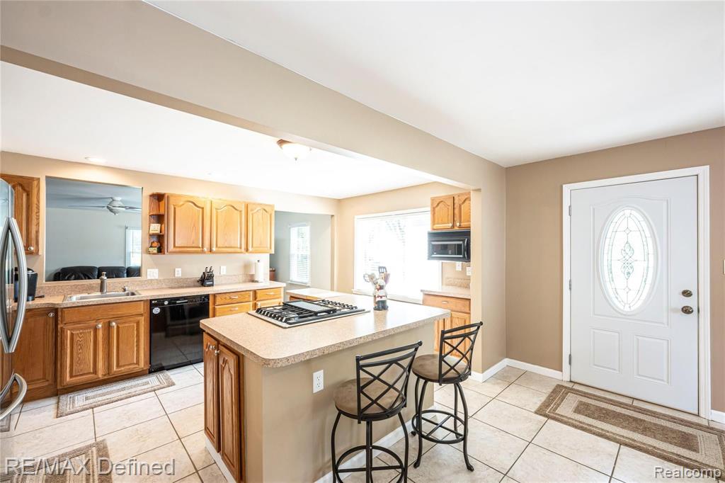 2583 Harrison Avenue Rochester Hills, MI 48307 - Photo 3 of 31