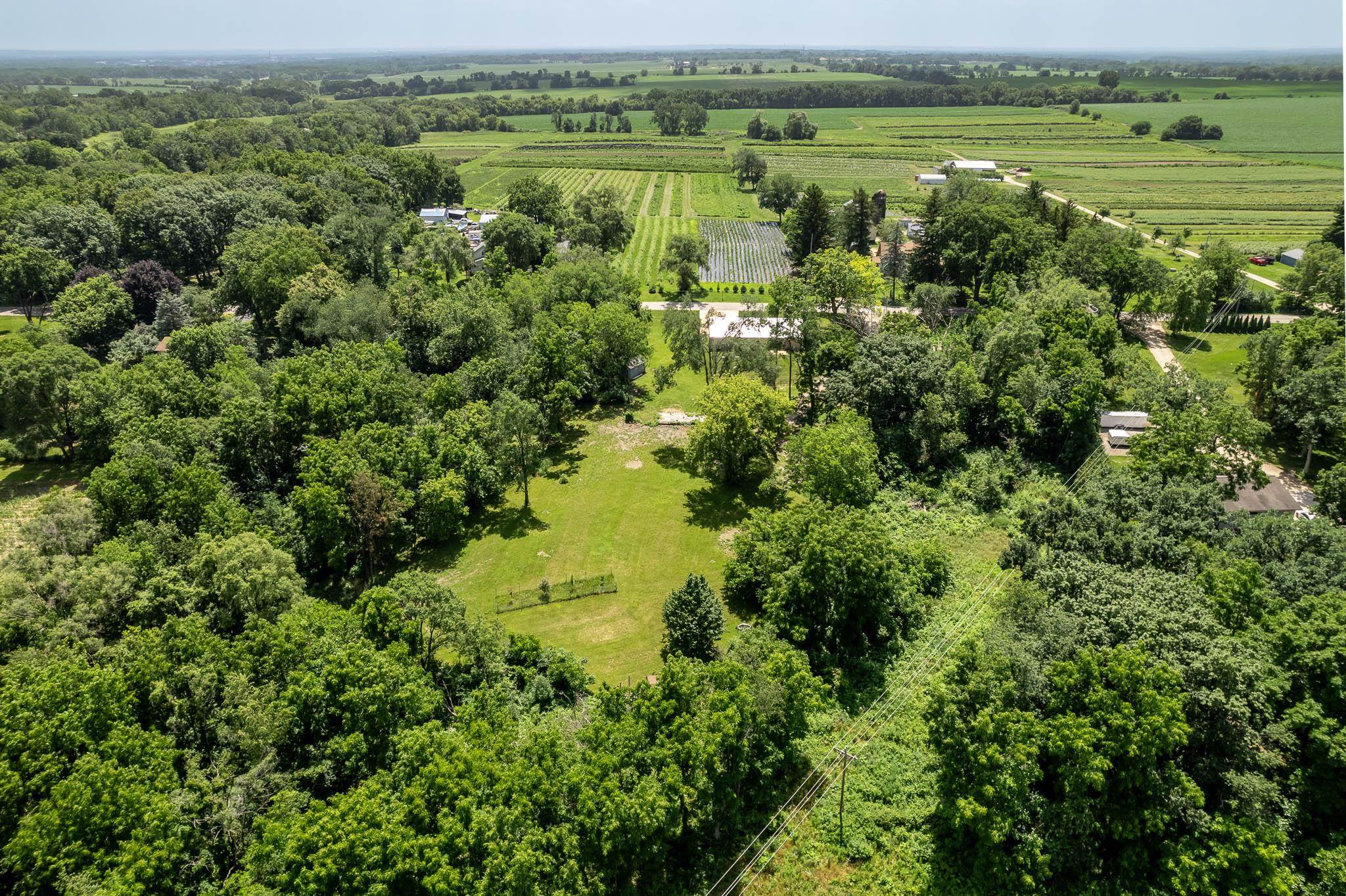 2137 West Creedy Road Beloit, WI 53511 - Photo 7 of 57
