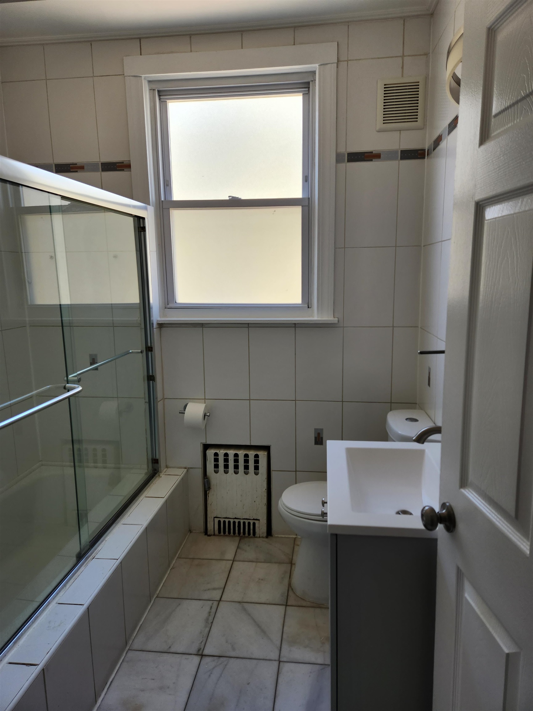 168 Fairview Avenue, Unit 1 Jersey City, NJ 07304 - Photo 7 of 17 a bathroom with a bathtub and a shower