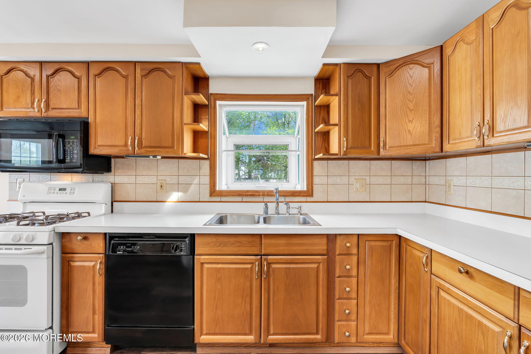 63 Broadway Keyport, NJ 07735 - Photo 12 of 29 21-web-or-mls-DSC08870
