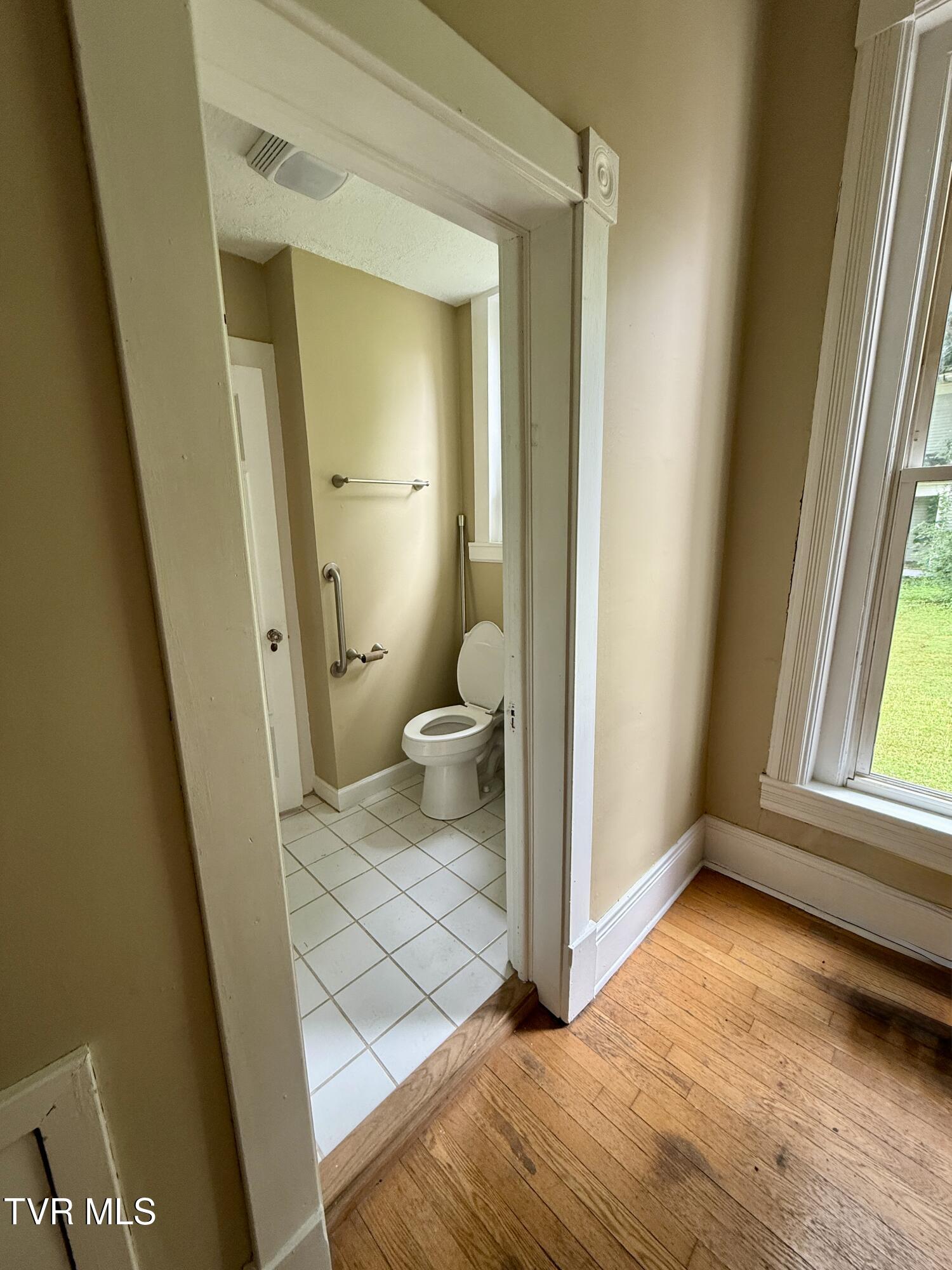 234 Solar Street, Unit 101 Bristol, VA 24201 - Photo 7 of 22 IMG_0171