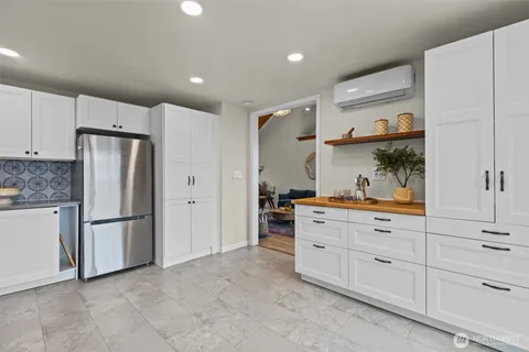 $799,000 | 8450 East Side Drive Northeast, Tacoma, WA 98422