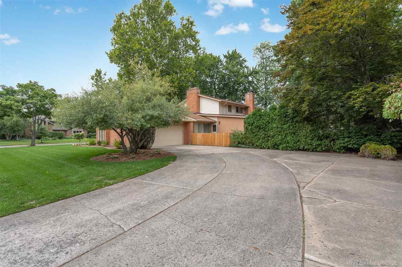 500 Ballantyne Road Grosse Pointe Shores, MI 48236 - Photo 2 of 36