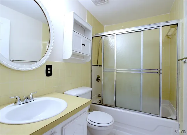 $1,750 | 8394 A Shallowcreek Road, Unit A, Liverpool, NY 13090