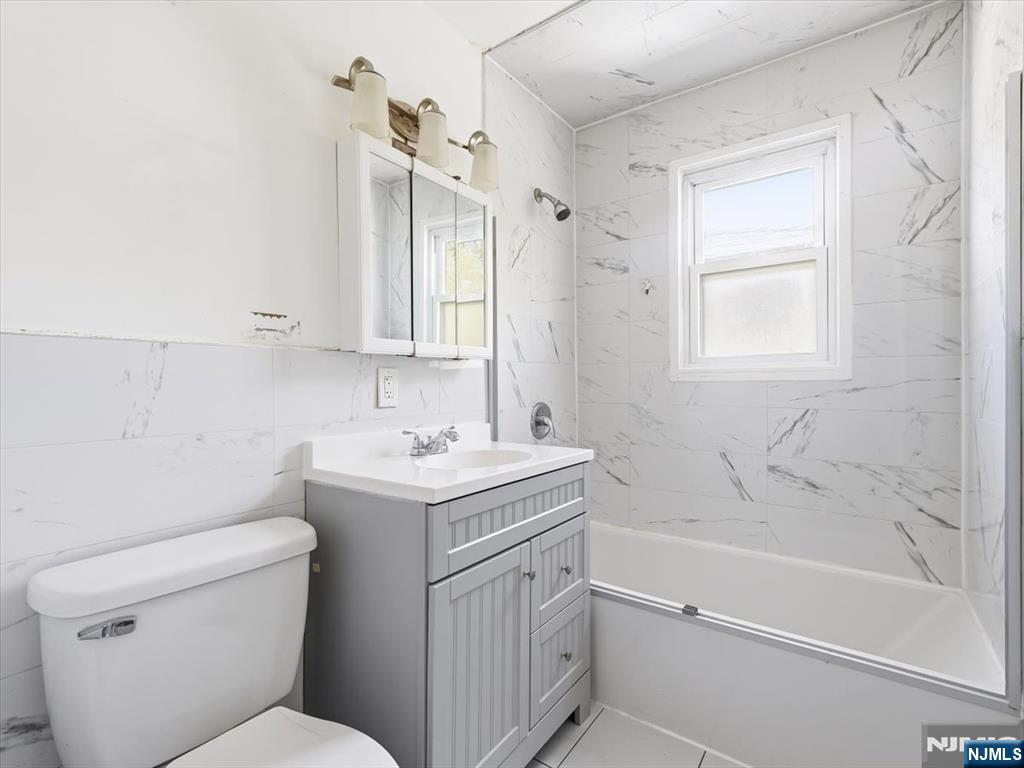 648 Fairview Avenue, Unit 2 Fairview, NJ 07022 - Photo 13 of 17 a bathroom with a sink toilet vanity and bathtub