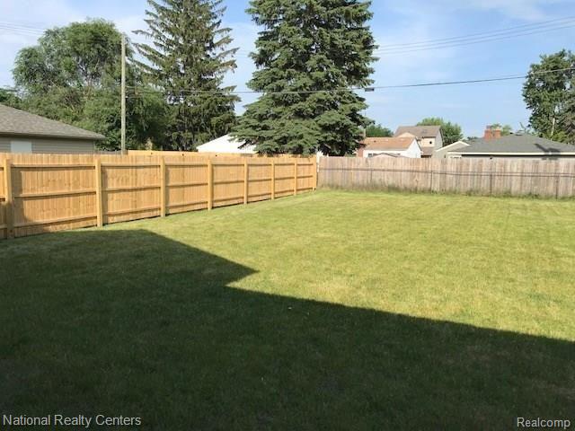 24924 Rita Street St. Clair Shores, MI 48080 - Photo 3 of 15