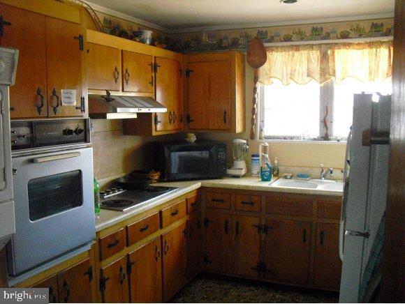 13 Adrian Road Long Beach Township, NJ 08006 - Photo 4 of 10