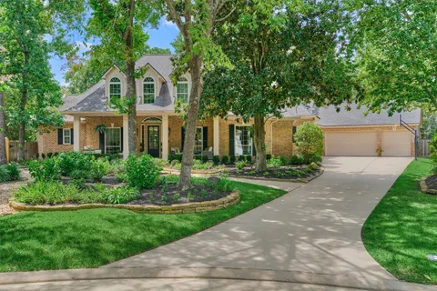 $1,350,000 | 18 Treevine Court, The Woodlands, TX 77381
