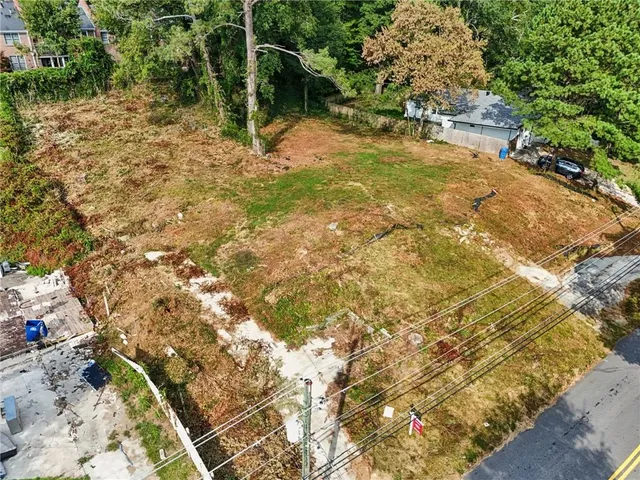 a view of backyard of green space