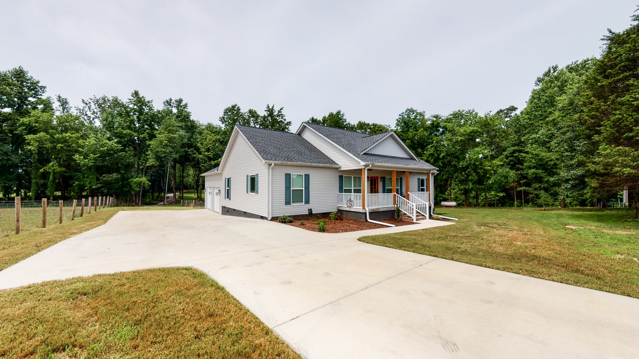 142 Philpot Road Ardmore, TN 38449 - Photo 3 of 51 a view of a house with backyard and garden