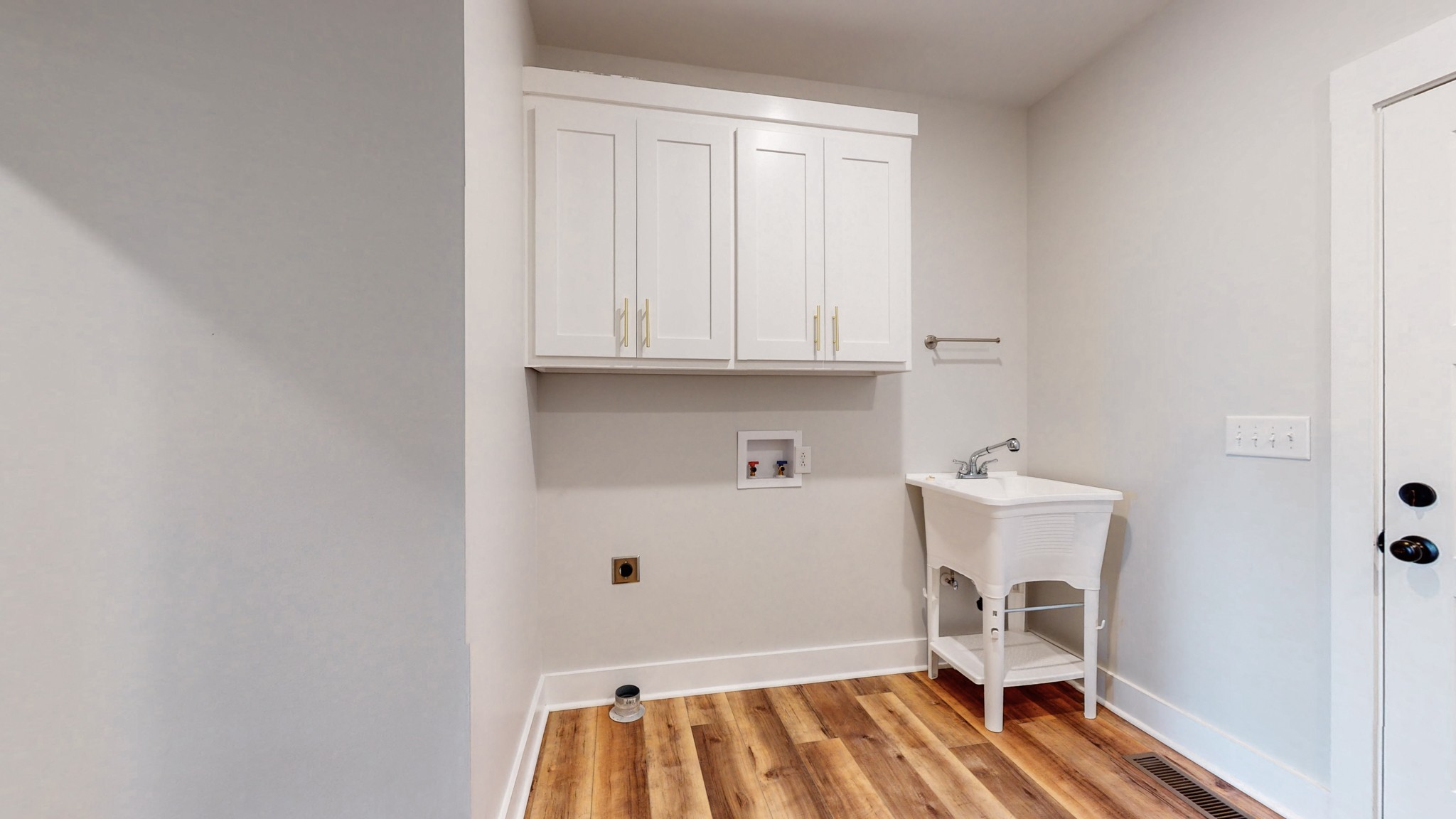 142 Philpot Road Ardmore, TN 38449 - Photo 39 of 51 a view of a room with wooden floor and cabinets