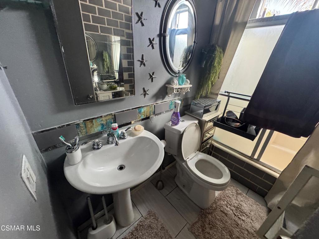 1459 Willowbrook Lane Simi Valley, CA 93065 - Photo 29 of 29 a bathroom with a toilet a sink and a mirror