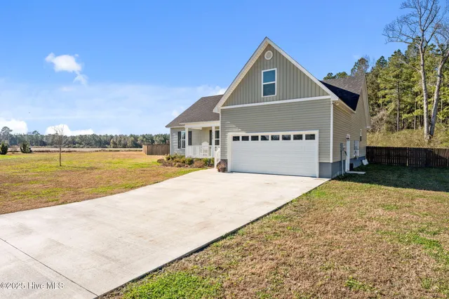 $315,000 | 133 Buckskin Drive, Pollocksville, NC 28573