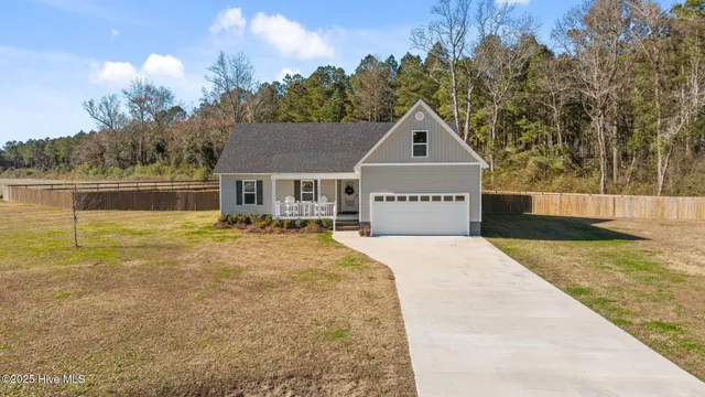 $315,000 | 133 Buckskin Drive, Pollocksville, NC 28573