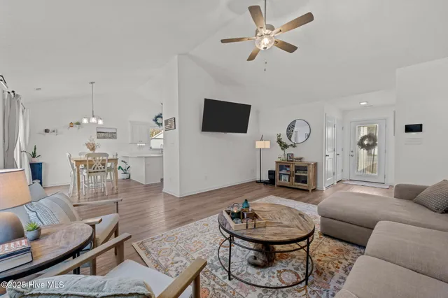 $315,000 | 133 Buckskin Drive, Pollocksville, NC 28573