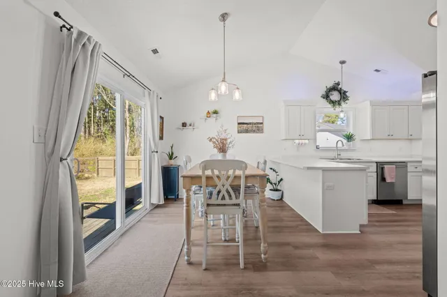 $315,000 | 133 Buckskin Drive, Pollocksville, NC 28573