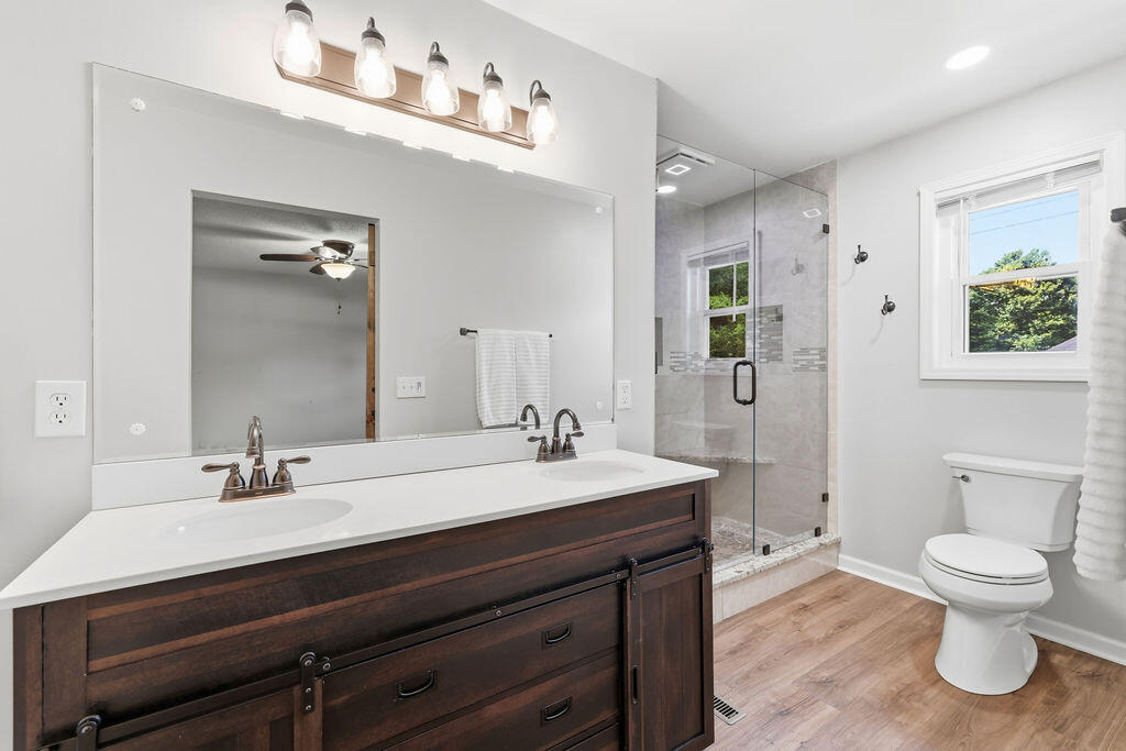 87 McDougal Road Murray, KY 42071 - Photo 29 of 39 Bathroom