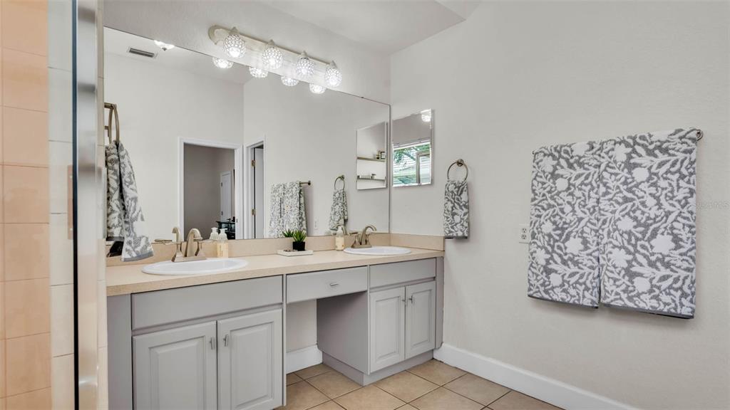 3911 Smoke Rise Court Valrico, FL 33594 - Photo 23 of 62