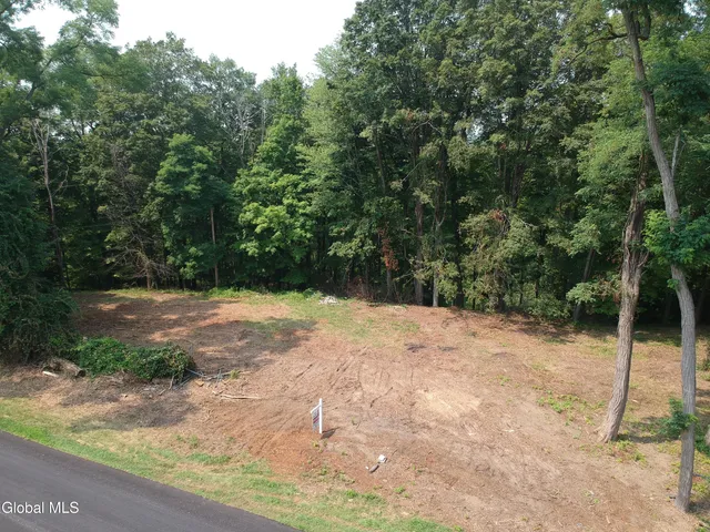 $134,900 | 1737 Crescent Road, Clifton Park, NY 12148