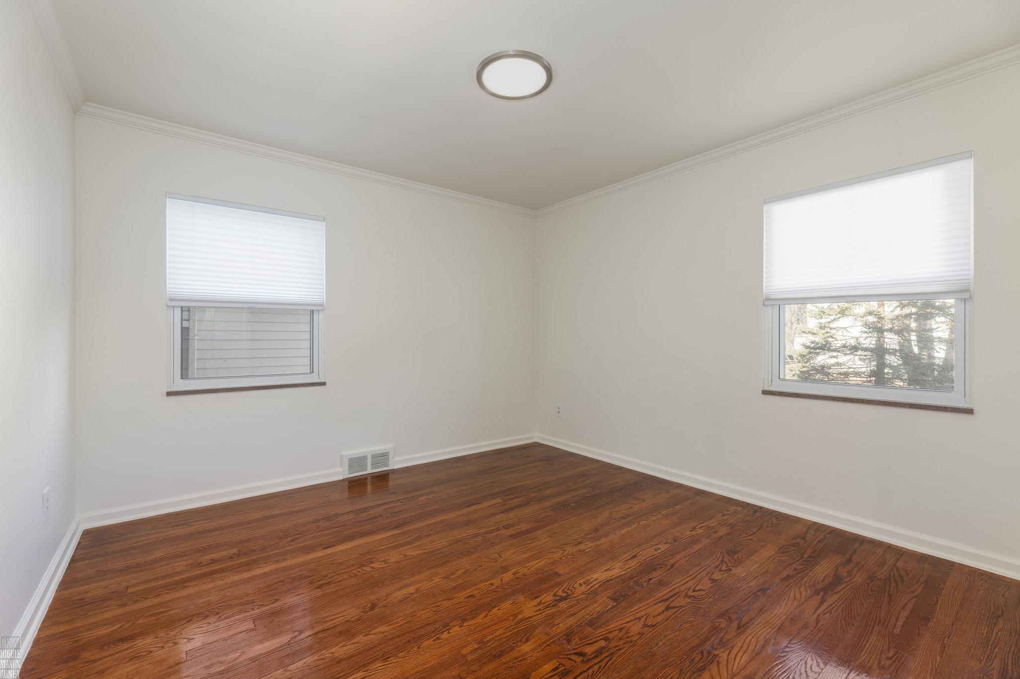 1810 Hawthorne Road Grosse Pointe, MI 48236 - Photo 28 of 43 50165648-7c6f8ed1-5ce8-4c3a-ac3b-7c32cef86b16.JPG