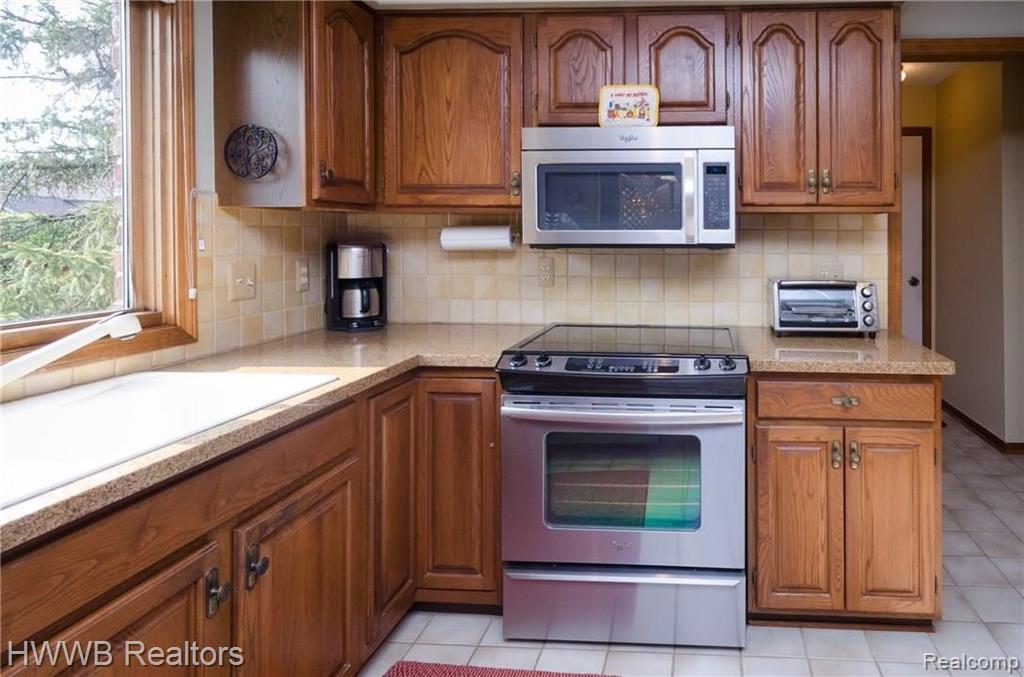 867 Augusta Drive Rochester Hills, MI 48309 - Photo 8 of 34