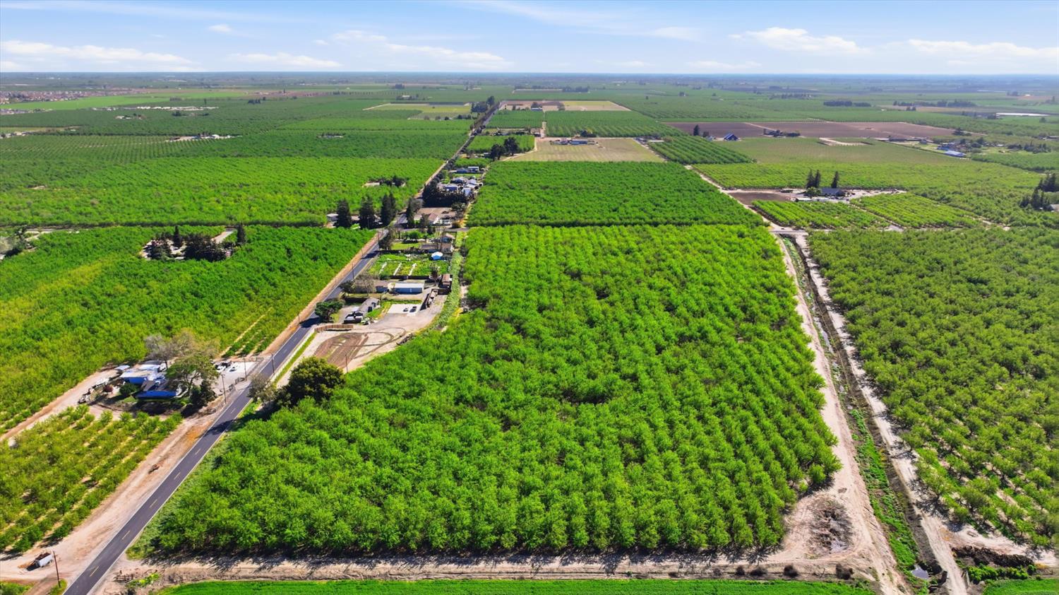 23131 Tinnin Road Manteca, CA 95337 - Photo 5 of 9 a view of a city with an ocean