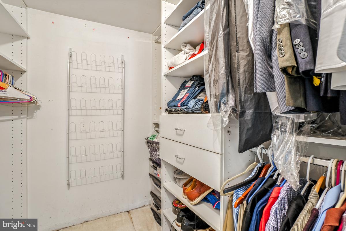 14701 Native Dancer Road North Potomac, MD 20878 - Photo 20 of 34 Primary Walk-in Closet