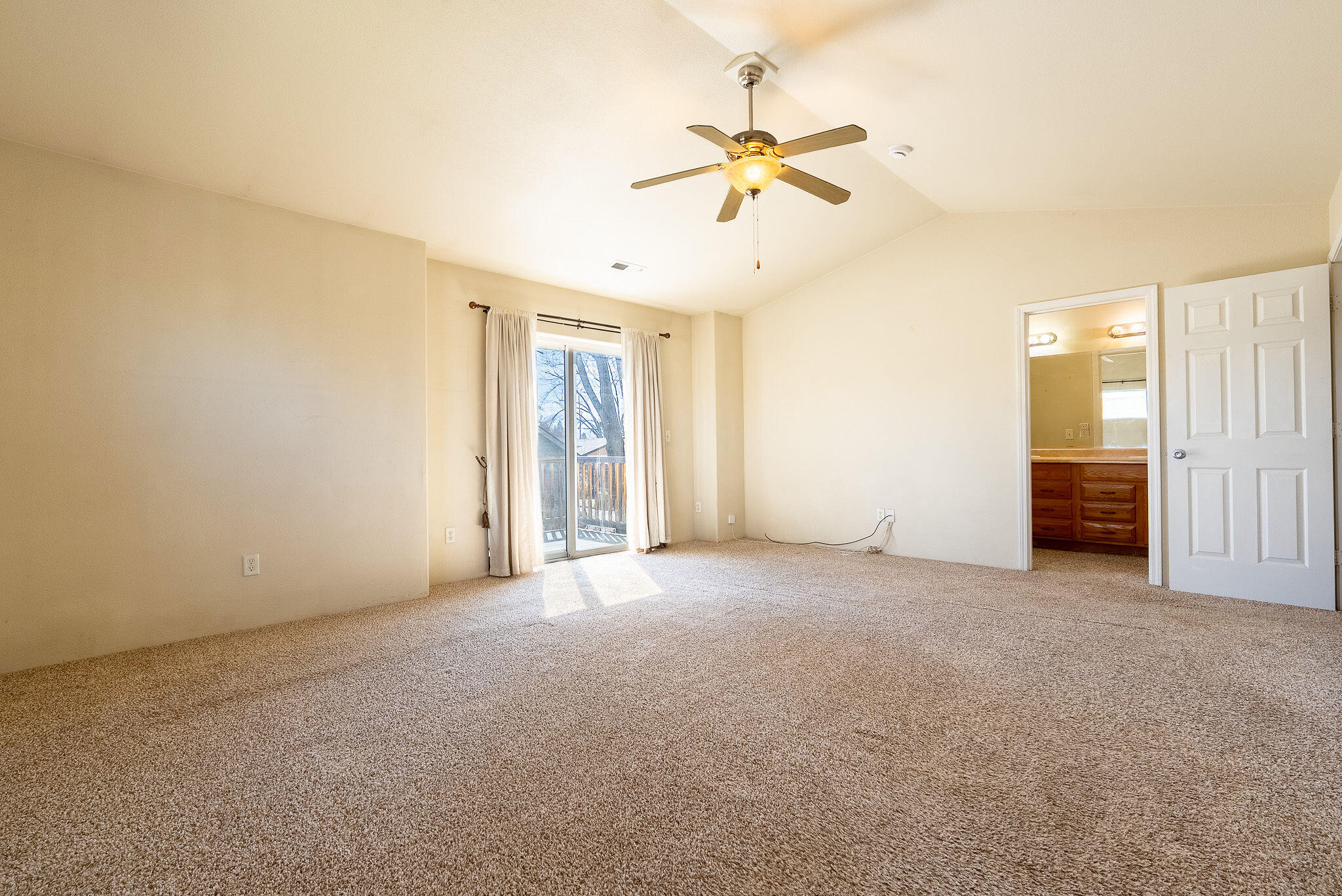 114 Cedar Street Central Point, OR 97502 - Photo 25 of 47 DSC02547-HDR