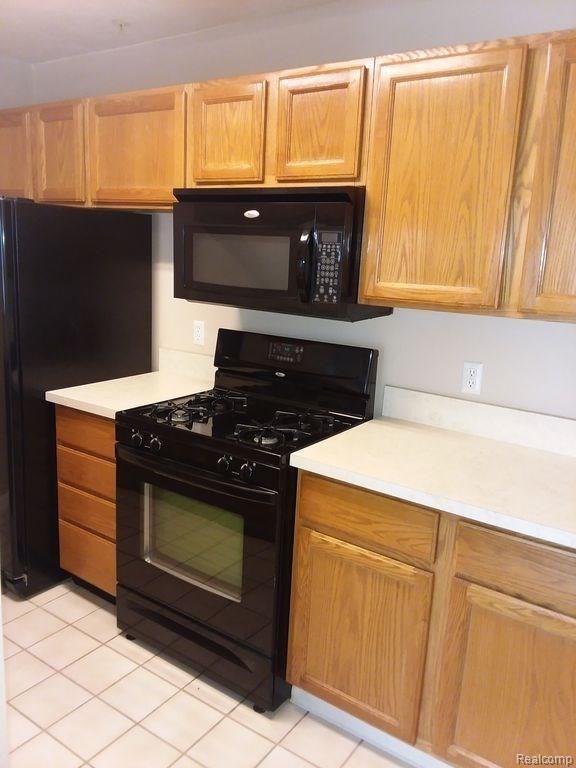 1137 Curzon Court Howell, MI 48843 - Photo 3 of 6