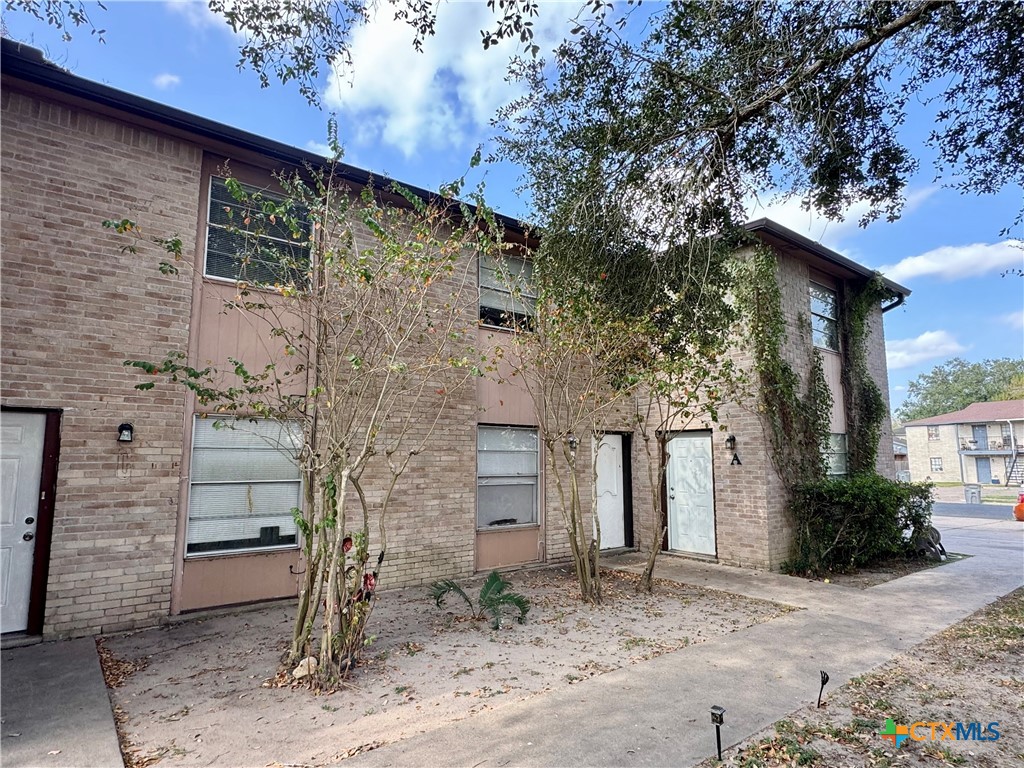 131 Regency Avenue Victoria, TX 77904 - Photo 3 of 16 a front view of a house with a yard