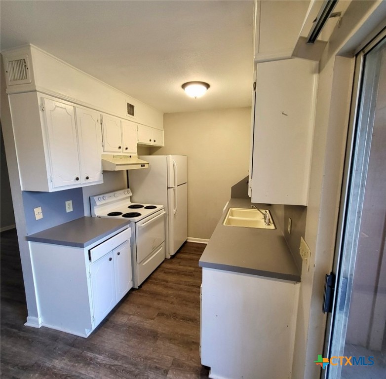 131 Regency Avenue Victoria, TX 77904 - Photo 9 of 16 a kitchen with sink a stove and refrigerator