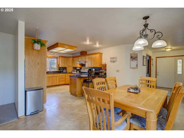 $750,000 | 369 Upper Camp Loop Road, Roseburg, OR 97470