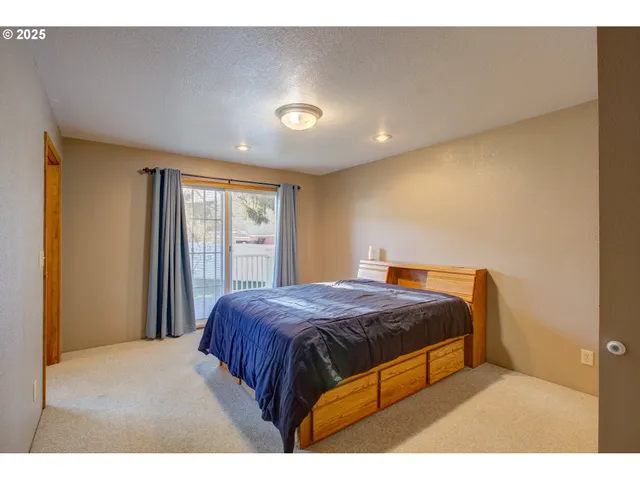 $750,000 | 369 Upper Camp Loop Road, Roseburg, OR 97470