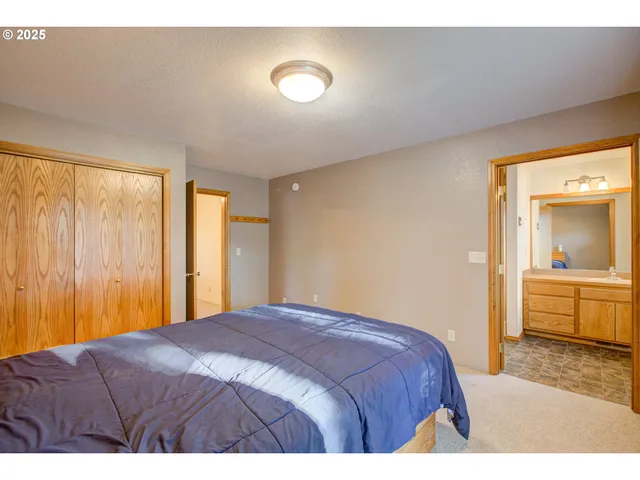 $750,000 | 369 Upper Camp Loop Road, Roseburg, OR 97470