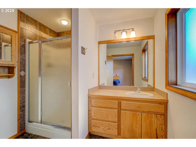 $750,000 | 369 Upper Camp Loop Road, Roseburg, OR 97470