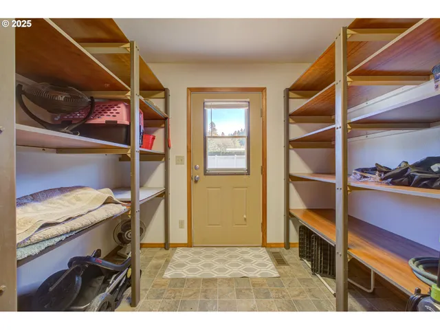 $750,000 | 369 Upper Camp Loop Road, Roseburg, OR 97470