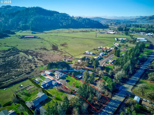$750,000 | 369 Upper Camp Loop Road, Roseburg, OR 97470