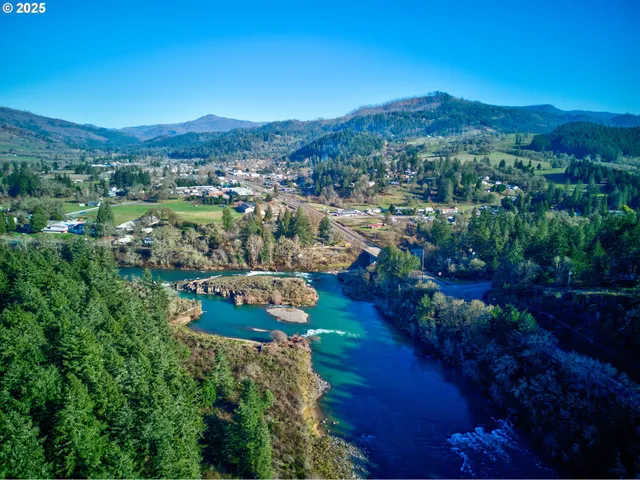 $750,000 | 369 Upper Camp Loop Road, Roseburg, OR 97470